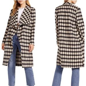 BB Dakota || houndstooth drape coat in black/latte